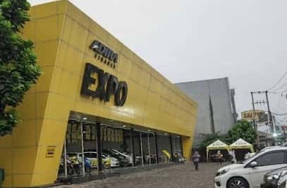 Kantor Adira Finance Alam Sutera - Tangerang – tampak depan