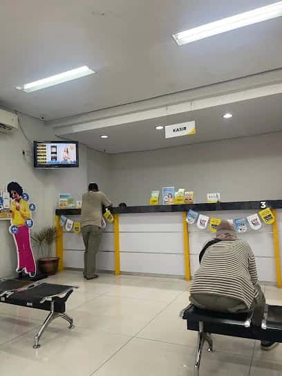 Kantor Adira Finance Harapan Indah - Bekasi – tampak depan