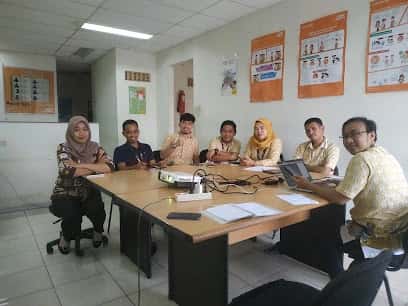 Kantor Adira Finance Kota - Poso – tampak depan
