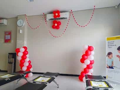 Kantor Adira Finance Maahas - Luwuk Banggai – tampak depan