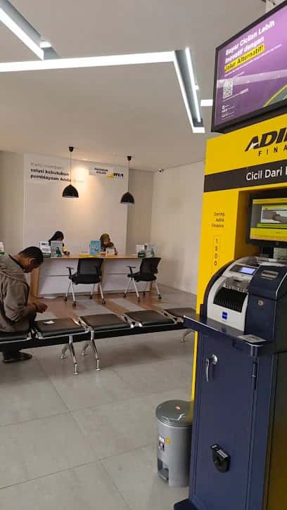 Kantor Adira Finance Wahidin - Cirebon – tampak depan