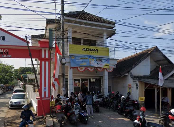 Kantor Adira Finance Balung - Jember – tampak depan