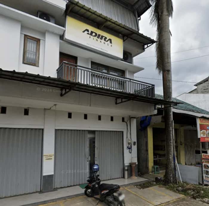 Kantor Adira Finance Majenang - Cilacap – tampak depan