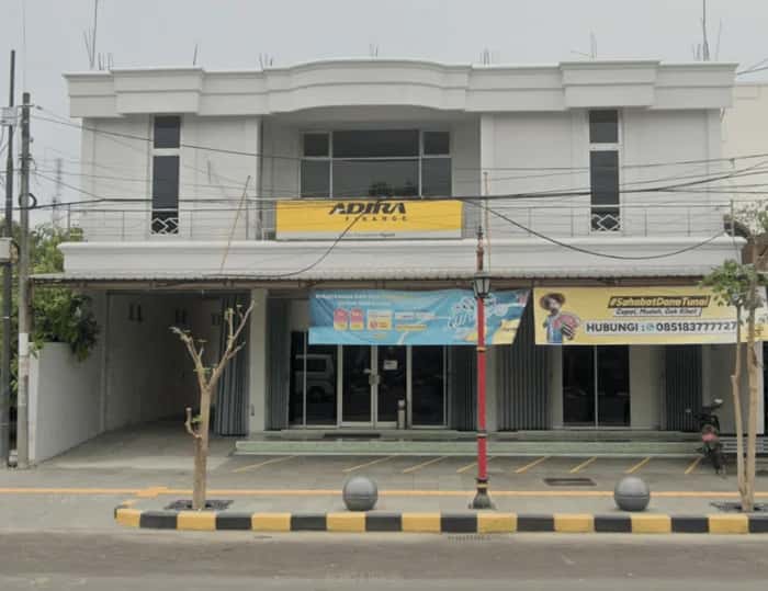 Kantor Adira Finance Ngawi - Madiun – tampak depan