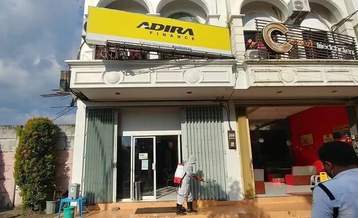 Kantor Adira Finance Bondowoso - Situbondo – tampak depan