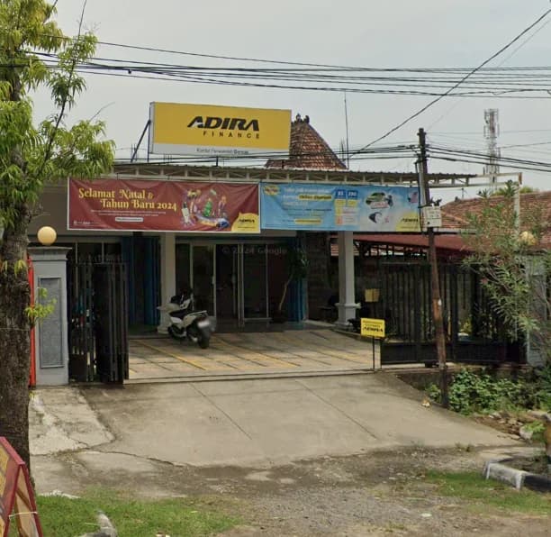Kantor Adira Finance Demak - Semarang – tampak depan