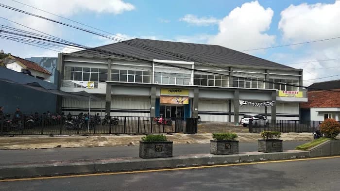 Kantor Adira Finance Genteng - Banyuwangi – tampak depan