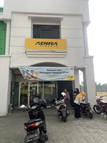 Kantor Adira Finance Jombang - Mojokerto – tampak depan