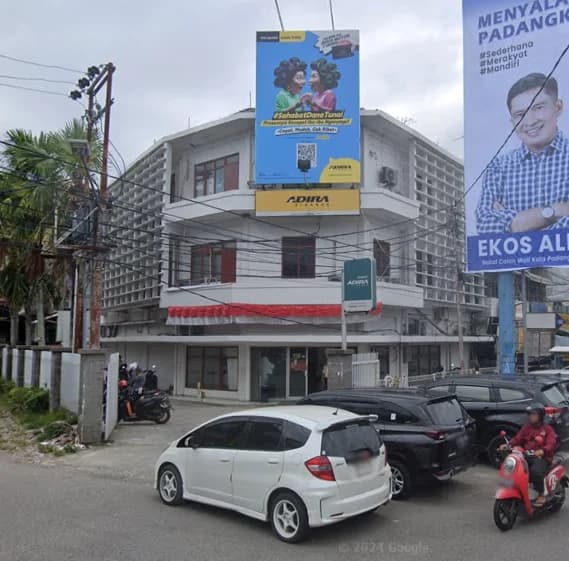 Kantor Adira Finance Thamrin - Padang – tampak depan