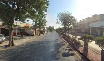 Kantor Adira Finance Basuki Rahmat - Situbondo โ tampak depan