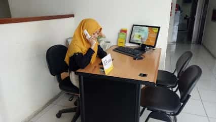 Kantor Adira Finance MT Haryono - Bone โ tampak depan