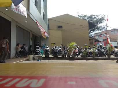 Kantor Adira Finance Ciledug - Tangerang โ tampak depan