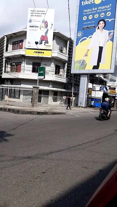 Kantor Adira Finance Patimura - Padang โ tampak depan