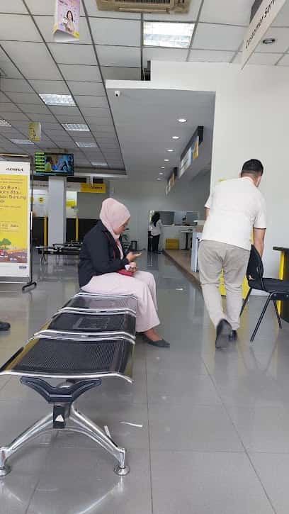 Kantor Adira Finance Soekarno Hatta - Bandung โ tampak depan