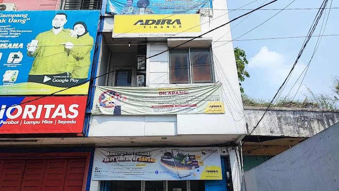 Kantor Adira Finance Cicurug - Sukabumi โ tampak depan