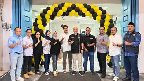 Kantor Adira Finance Jendral Sudirman - Pekanbaru โ tampak depan