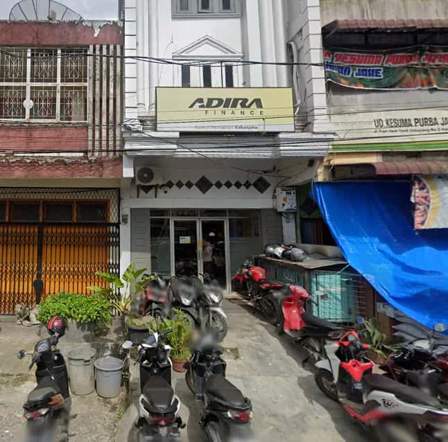 Kantor Adira Finance Kabanjahe - Medan โ tampak depan