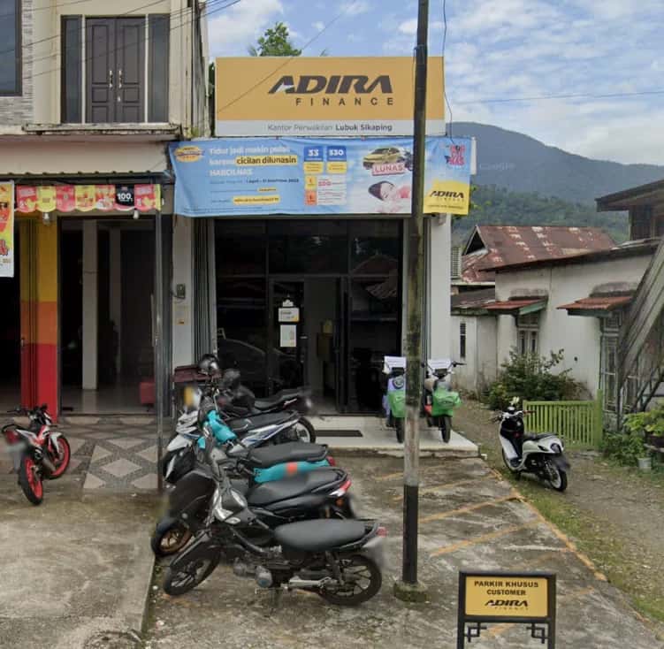 Kantor Adira Finance Lubuk Sikaping - Pasaman โ tampak depan