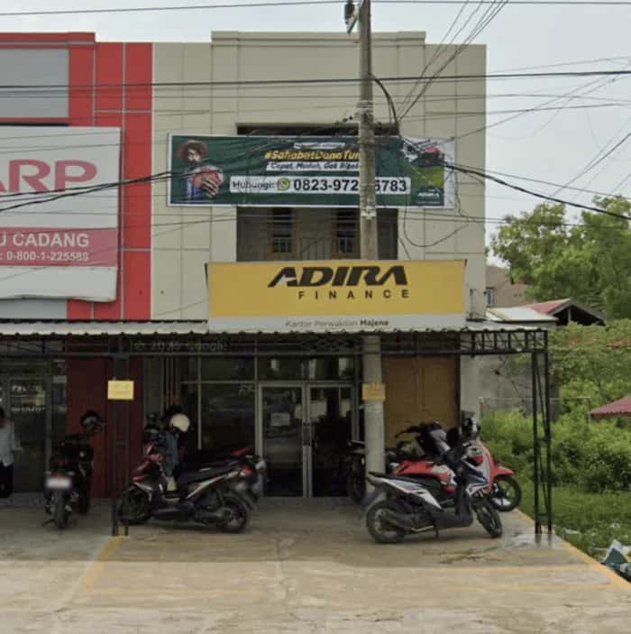 Kantor Adira Finance Majene - Mamuju โ tampak depan