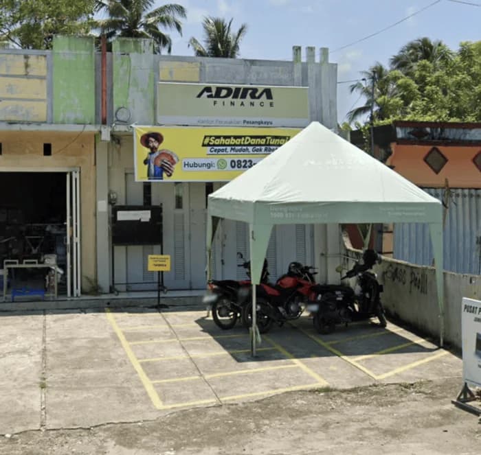 Kantor Adira Finance Pasangkayu - Palu โ tampak depan