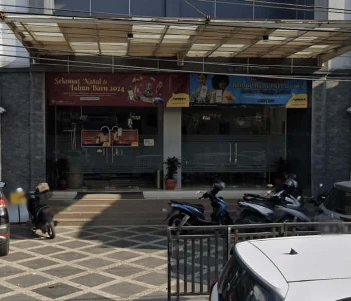 Kantor Adira Finance Perintis Kemerdekaan - Cilacap โ tampak depan