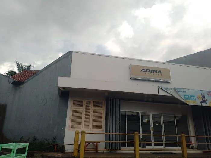 Kantor Adira Finance Purbalingga - Purwokerto โ tampak depan