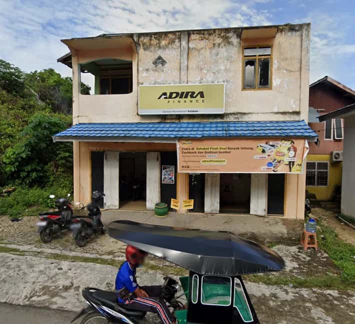 Kantor Adira Finance Salakan - Tinangkung โ tampak depan