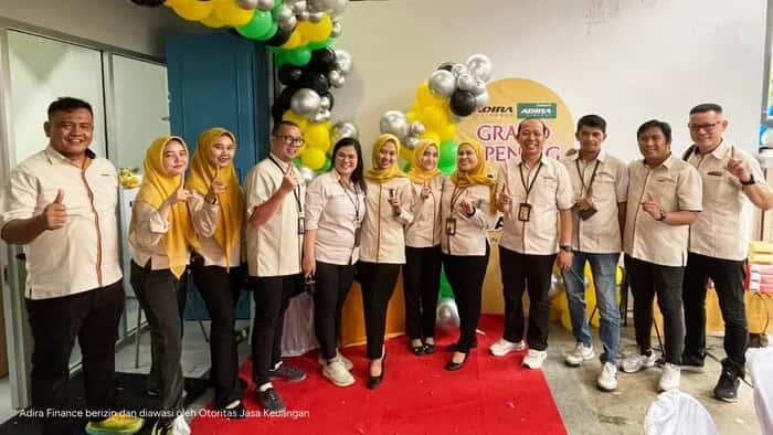 Kantor Adira Finance Stabat - Langkat โ tampak depan