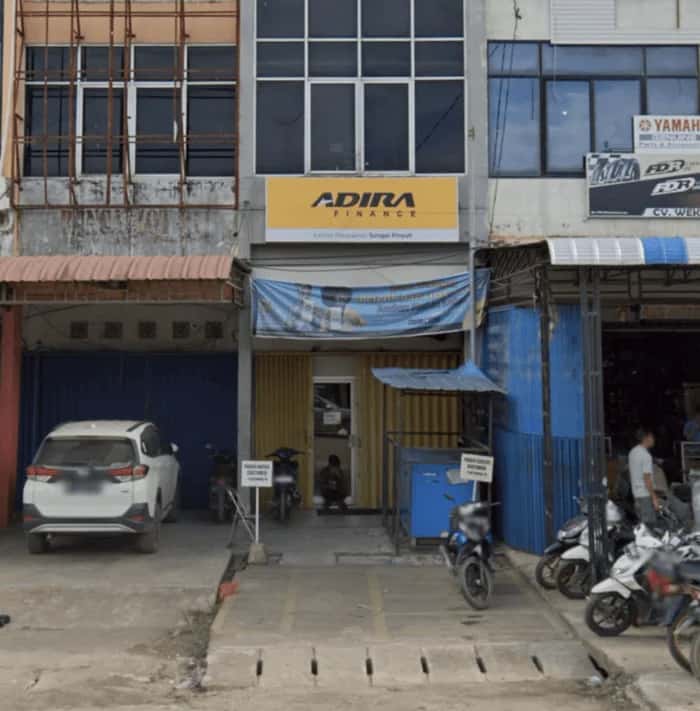 Kantor Adira Finance Sungai Pinyuh - Pontianak โ tampak depan