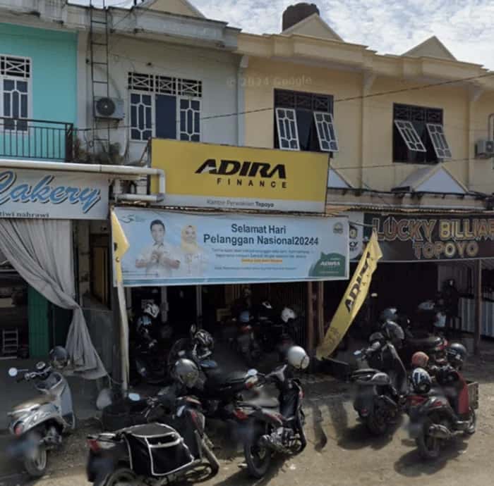 Kantor Adira Finance Topoyo - Mamuju โ tampak depan