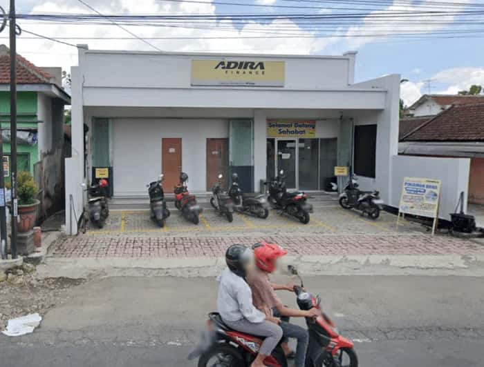 Kantor Adira Finance Wlingi - Blitar โ tampak depan