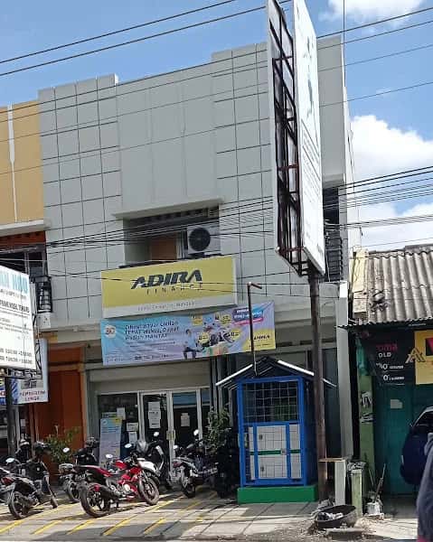Kantor Adira Finance Wonosari - Yogyakarta โ tampak depan