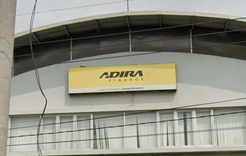 Kantor Adira Finance Karawang - Rengasdengklok – tampak depan
